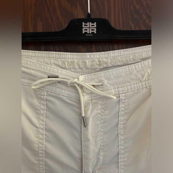 American Eagle Lightweight Cargo Pants Cream US 4 Long - Picture 3 of 5
